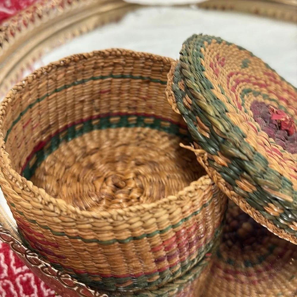 Vintage Handwoven Sweet grass basket 8